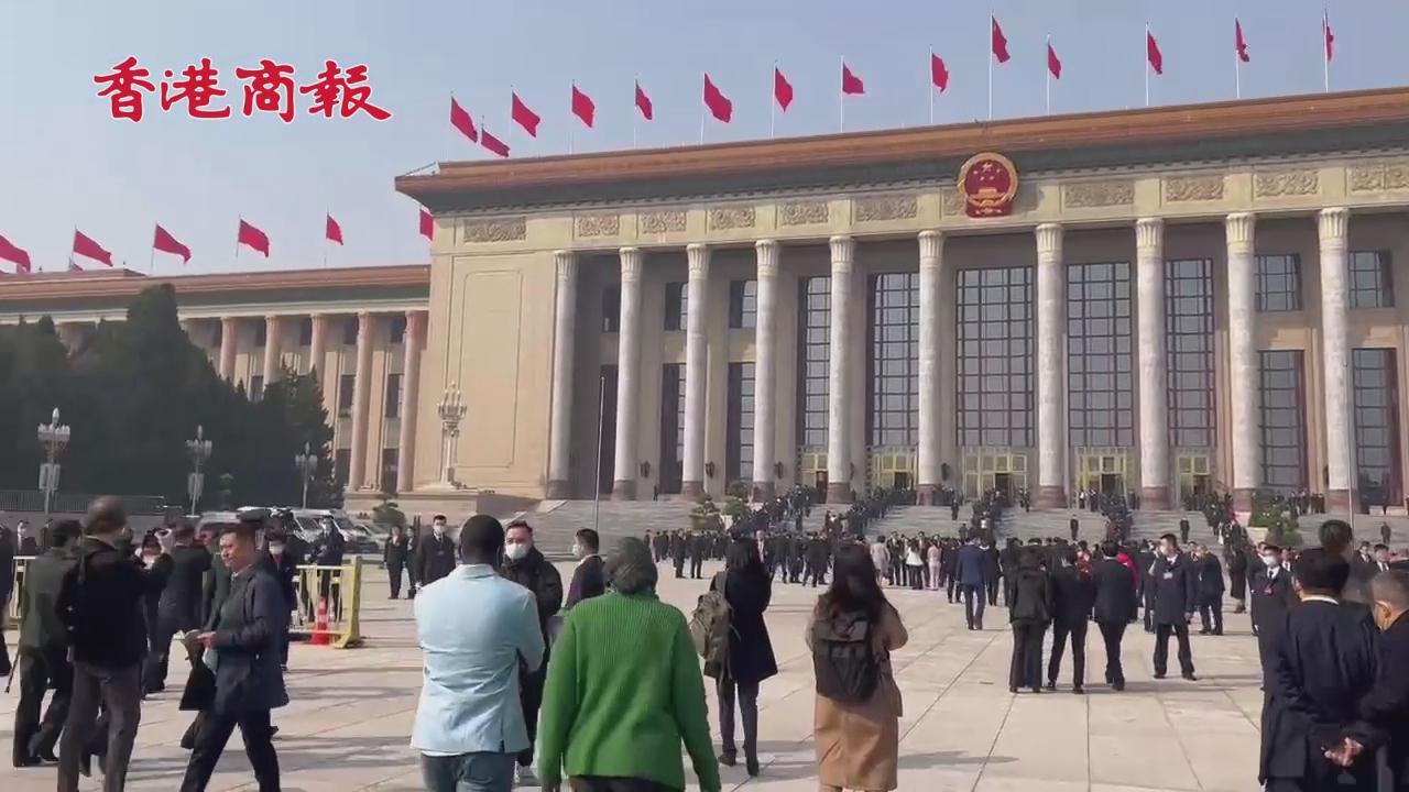 有片丨十四屆全國人大一次會議新聞發布會今午舉行 媒體記者前往人民大會堂