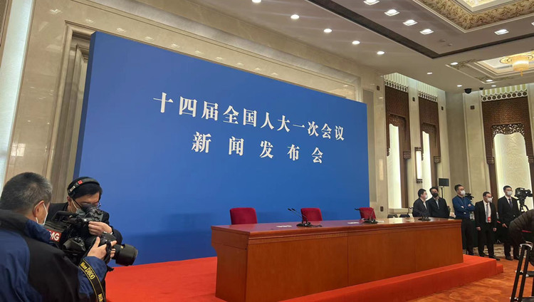 十四屆全國人大一次會議新聞發布會即將舉行 本報記者到達現場