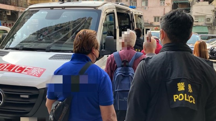 警方荃灣搗破懷疑非法麻雀賭檔 拘捕8人