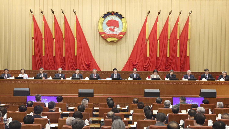 全國政協十四屆一次會議主席團舉行第二次會議 王滬寧主持會議聽取有關議題的說明