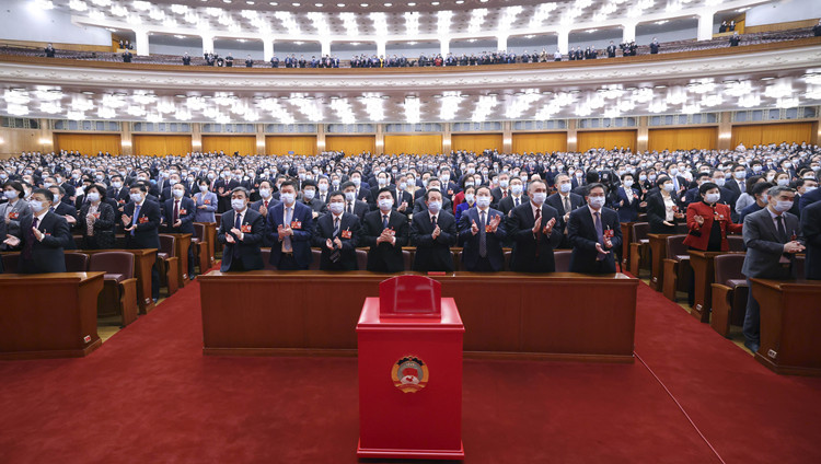 梁振英連任政協副主席 16位港委獲任政協常委