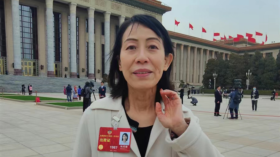 有片｜港區全國政協委員楊莉珊：將回港宣講兩會精神 深感責任重大