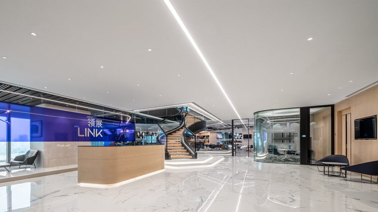 領展供股權爆升四成