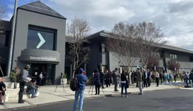 儲戶排長隊取款 硅谷銀行新CEO：公司照常營業並開展業務   