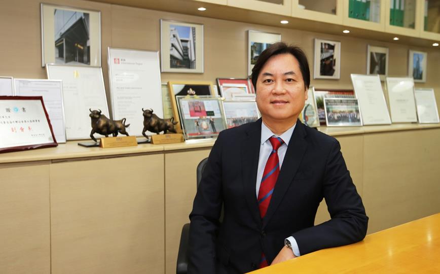 吳彩華：祝賀兩會圓滿閉幕 祝願祖國明天發展會更好