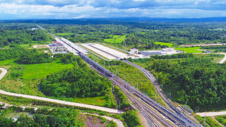 中老鐵路老撾段15日起正式啟用網絡售票
