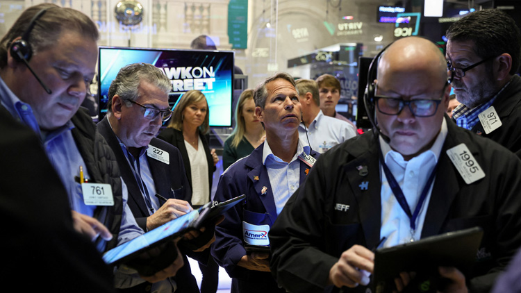 道指早段升逾300點 銀行股大幅反彈