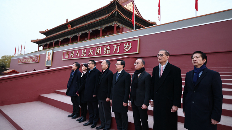 李家超天安門廣場觀看升旗禮 心情格外振奮