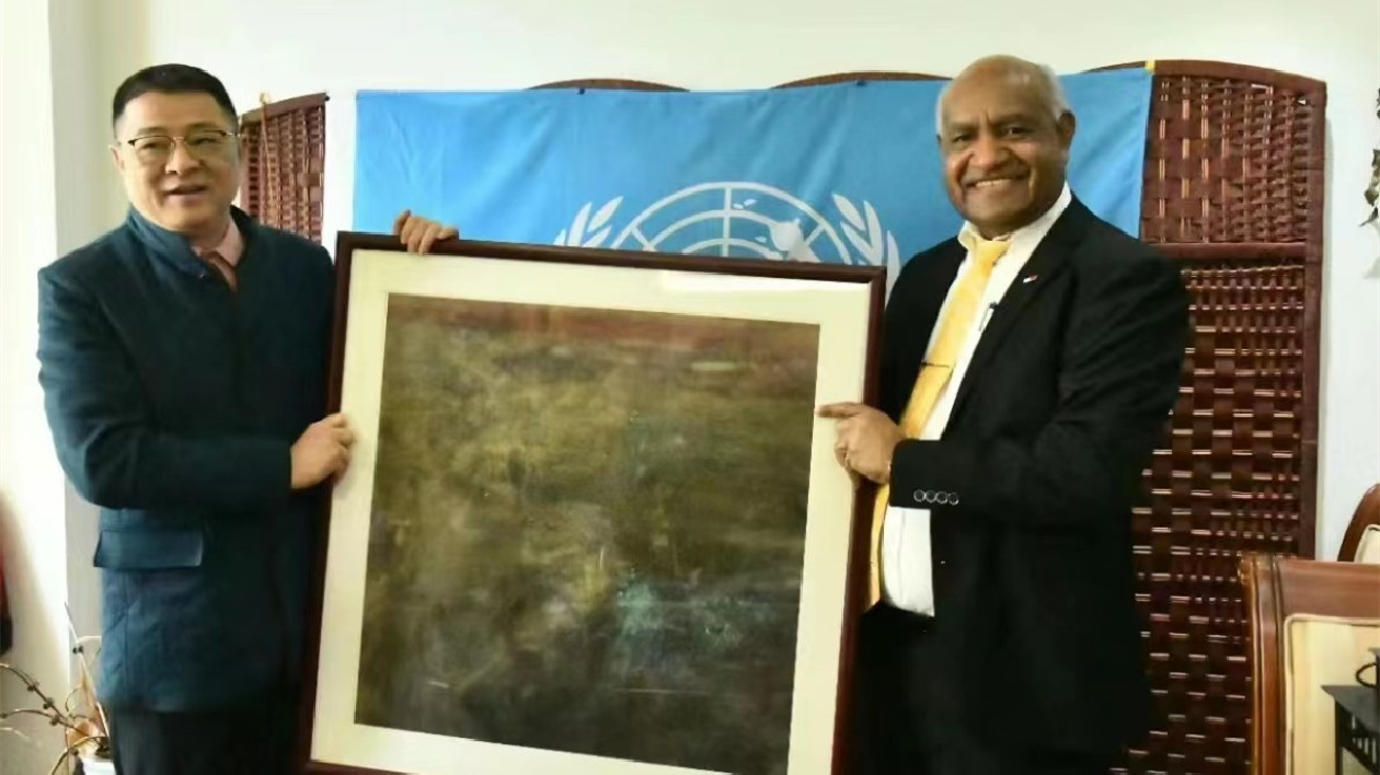 浙江籍知名畫家張華鋒向聯合國教科文組織捐贈作品