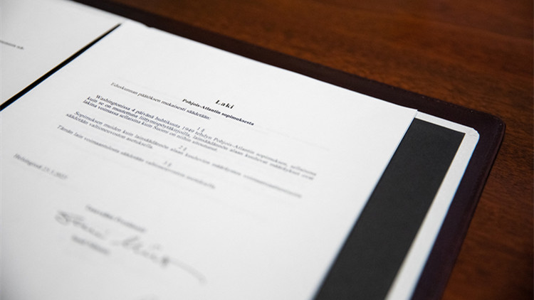 芬蘭總統批准該國加入北約