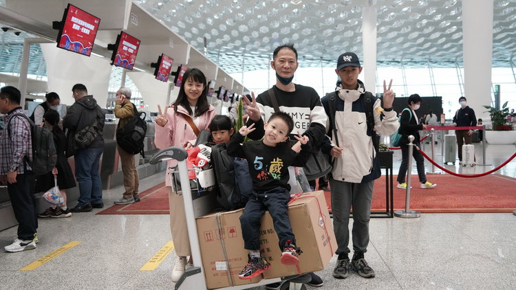 深台兩地客運今起恢復直航 一家5口闊別3年回台灣探親