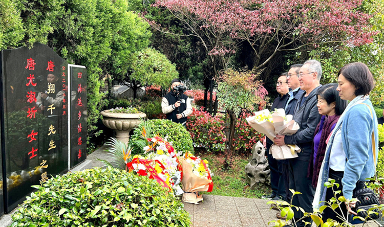 唐英年疫後清明節首度回鄉拜祭父親  9月將辦「唐翔千誕辰百年」紀念活動
