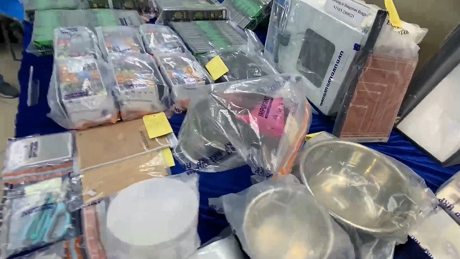 警搗屯門毒品包裝工場 檢700萬元毒品拘捕3人