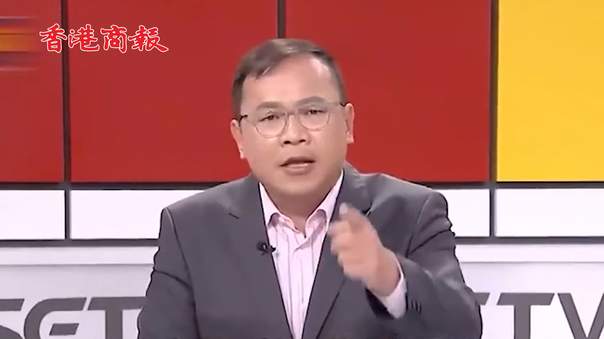 有片丨台前官員稱大陸高鐵沒靠背 被嘲「無知、不學無術」