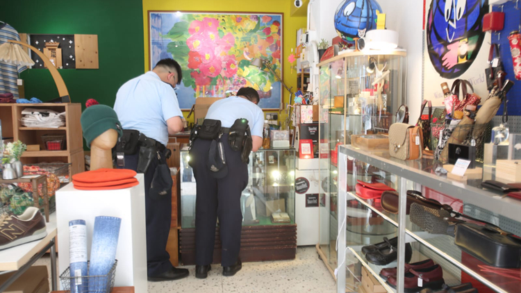 深水埗雜貨店遭爆竊 20多隻手表被盜總值逾40萬元