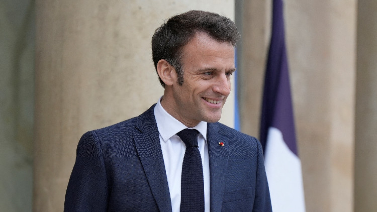 馬克龍簽署法案 法國人退休年齡從62歲延遲到65歲