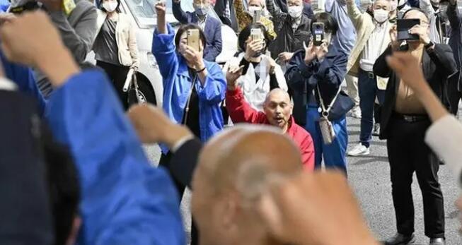 日本市長候選人街頭演講時遭人鎖喉撲倒