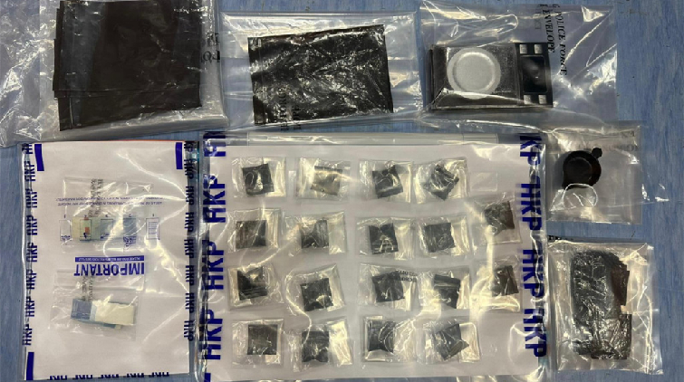 警荃灣搜查一酒店拘2男女 檢1.3萬元毒品及伸縮警棍