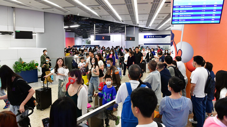 截至下午4時 逾21.4萬人次入境本港