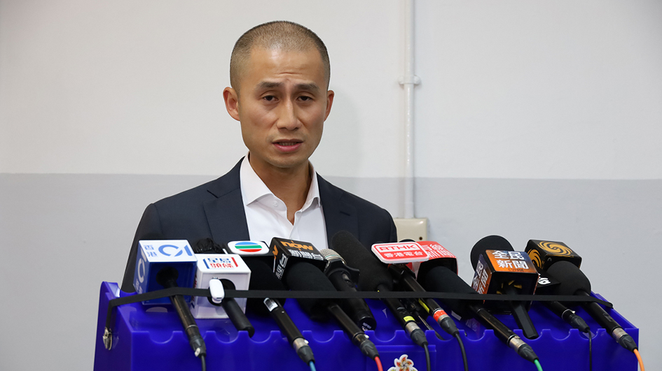 深旺道婦人抱5歲子墮樓 丈夫海外趕返協助調查 