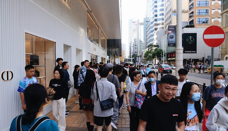 首四日錄逾56萬內地客來港  各口岸現返程高峰