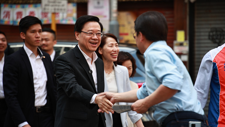 有片丨民建聯工聯會設街站撐區議會改革 李家超到場打氣