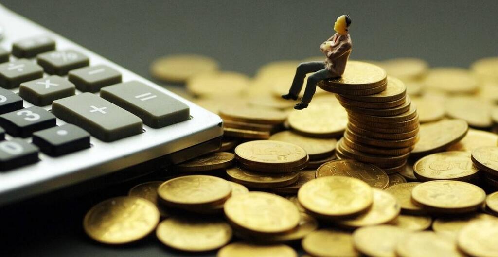 【財通AH】雖然名字中有「智能」二字，但前十大重倉股中有9隻銀行股