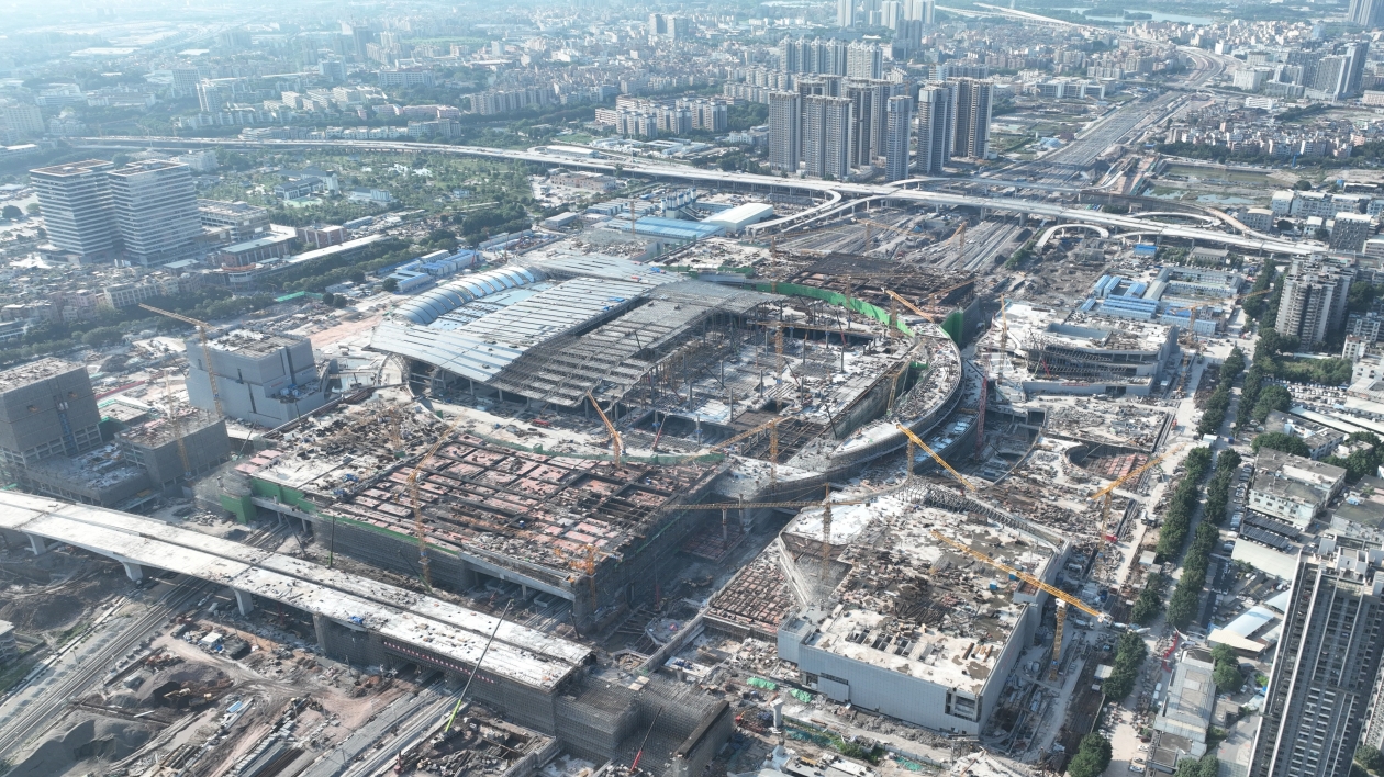 【融通大灣區】廣州白雲站綜合樞紐配套場站工程主體結構封頂 衝刺年底開通運營