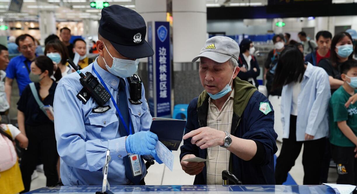 拿護照也可走快捷通道了！深圳灣邊檢全力保障口岸快捷通關