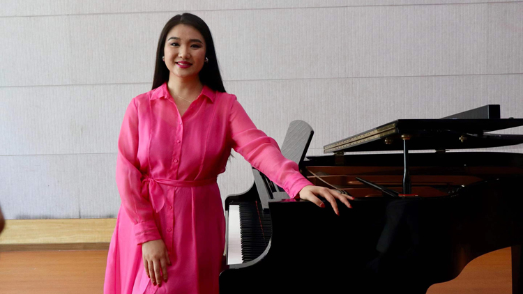 旅法歌唱家李穎：以歌聲演繹可可香奈兒人生