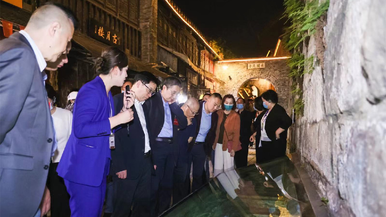 行浸西津渡，品味鎮江情——第三屆江蘇發展大會「鎮江行」夜遊鎮江側記