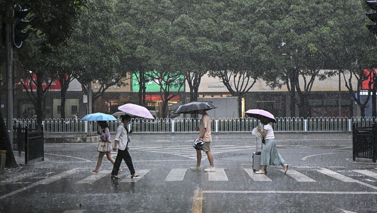 中央氣象台發布強對流天氣預警 多地將有8-10級雷暴大風或冰雹