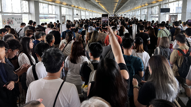 多圖 | 香港佛誕小長假 市民紮堆北上逼爆口岸 福田口岸暫取消健康申報