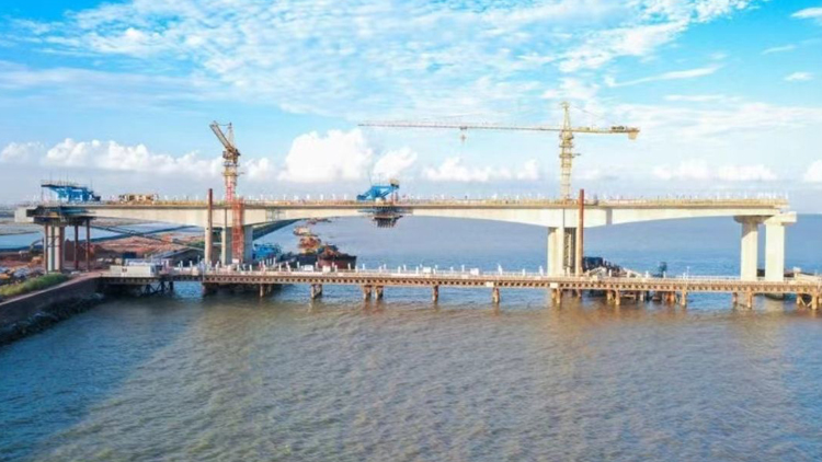 正式聯通深中通道！南中高速萬頃沙跨海特大橋主橋順利合龍