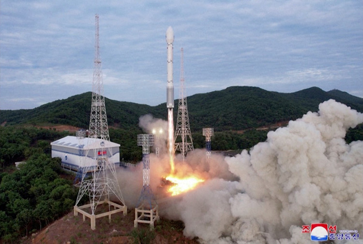 金與正稱朝軍事衛星將入軌並加強監視工作