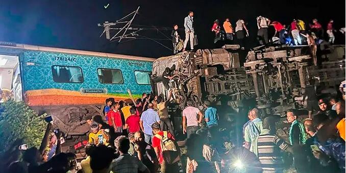 【追蹤報道】印度三輛列車相撞 死亡人數增至288 大約900人受傷