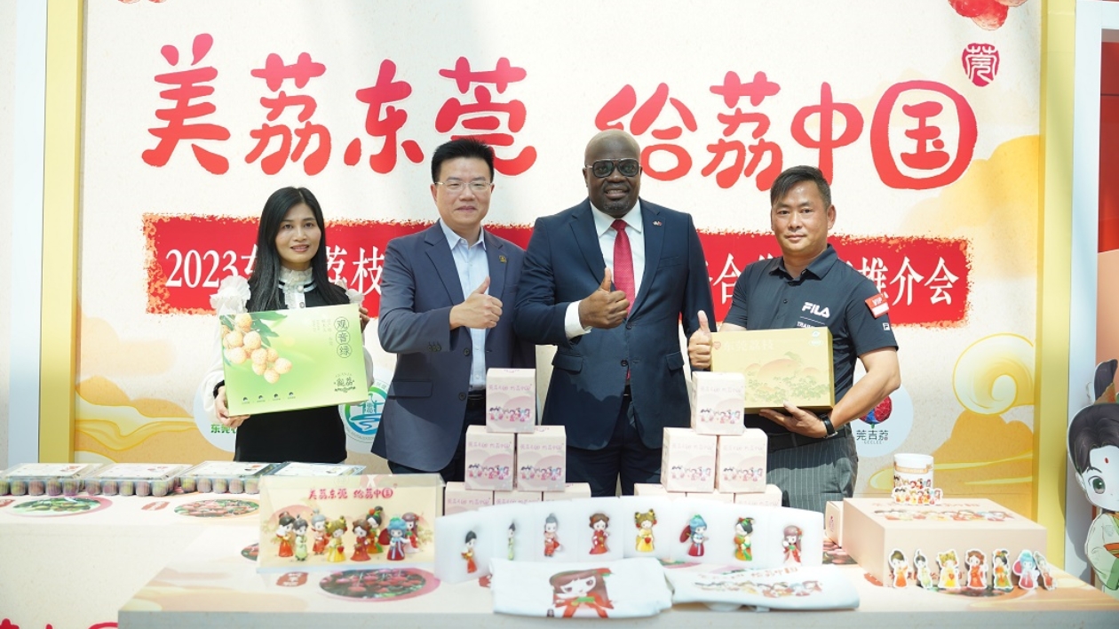 東莞荔枝北上拓市  殼紅味香肉晶瑩