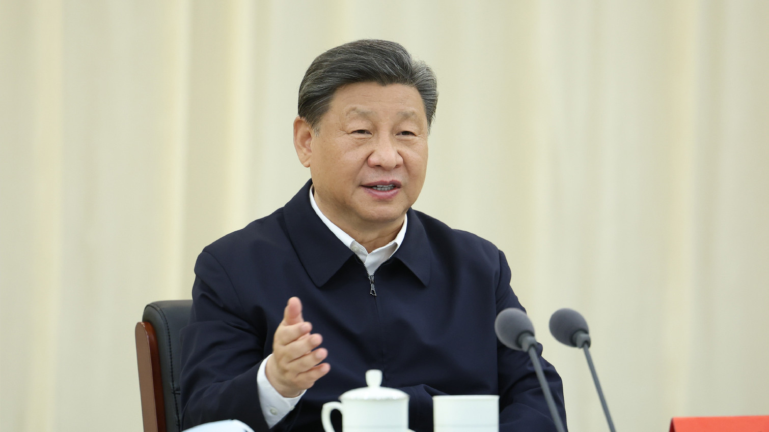 習近平在內蒙古巴彥淖爾考察並主持召開加強荒漠化綜合防治和推進「三北」等重點生態工程建設座談會