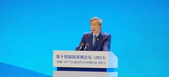 央行行長易綱：實現30/60氣候目標需要「胡蘿蔔加大棒」