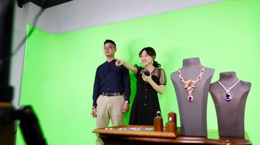 港媒睇文博 | 多個項目簽約落戶 青蘋果直播產業園