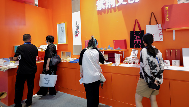 直擊文博會丨創造性轉化創新性發展 非遺潮玩讓傳統文化「變年輕」