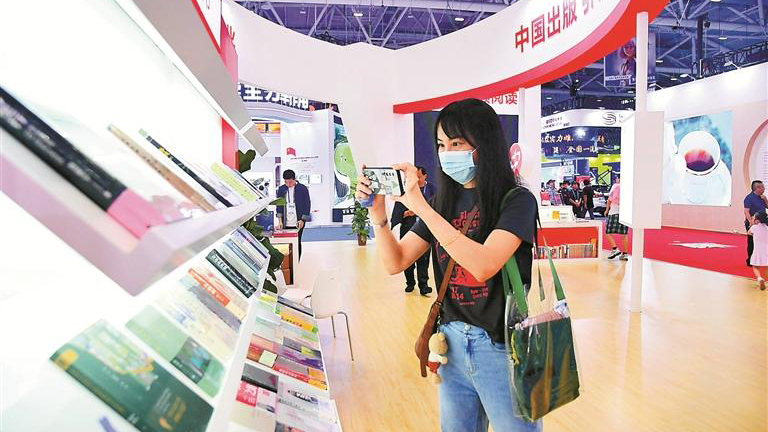 直擊文博會丨既是參展者 也是記錄者 見證文博會孕育、誕生、成長歷程