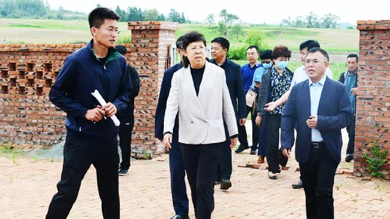 吉林省政協副主席李悅赴索屯村調研