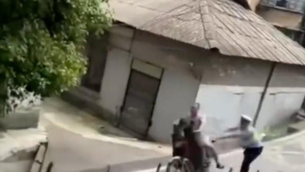 執勤交警推搡駕駛員致其跌入路坎 株洲公安：汲取教訓引以為戒