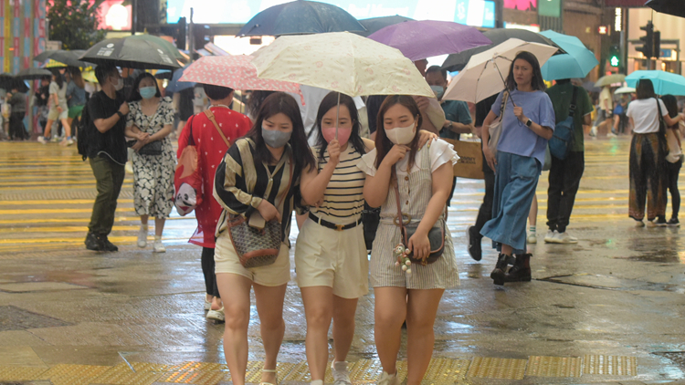 天文台發出黃色暴雨警告信號 本港錄得每小時雨量超過30毫米