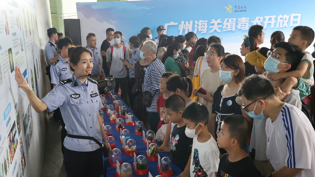 廣州海關聯合廣州市少年宮舉辦「緝毒犬開放日」活動