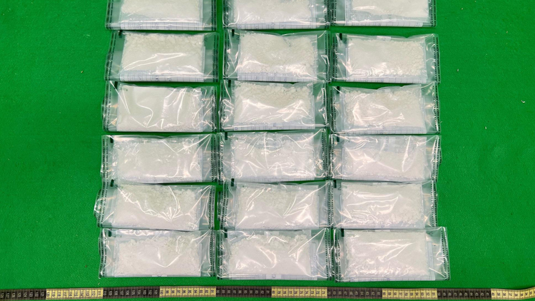 海關機場檢獲約106萬元懷疑可卡因 拘捕一名女子