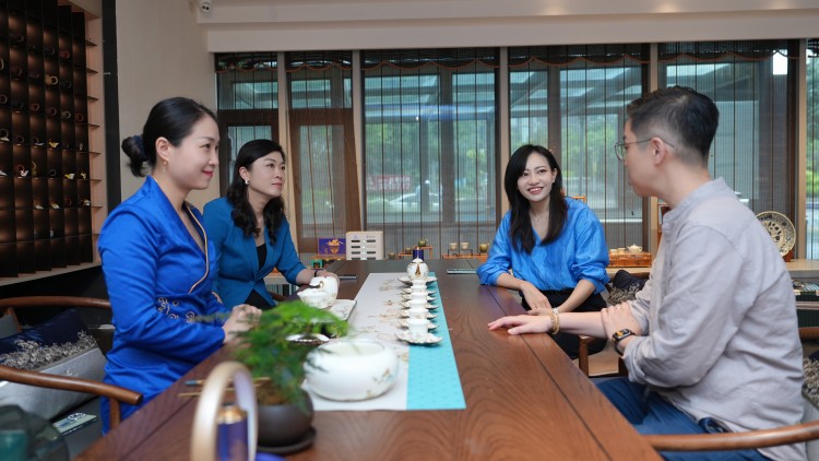 胡薇的下午茶｜與「寶島帥女生」品茗談文化 探訪國宴設計師黃春茂工作室