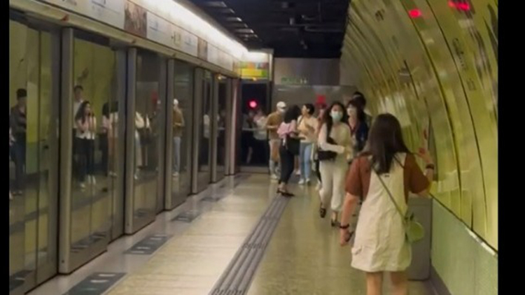 港鐵交代昨晚灣仔站事故 籲非緊急情況勿打開緊急出口斜道 