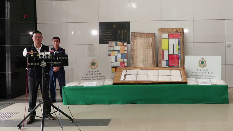 搗破挖空木枱藏毒 海關拘3人檢1400萬元氯胺酮